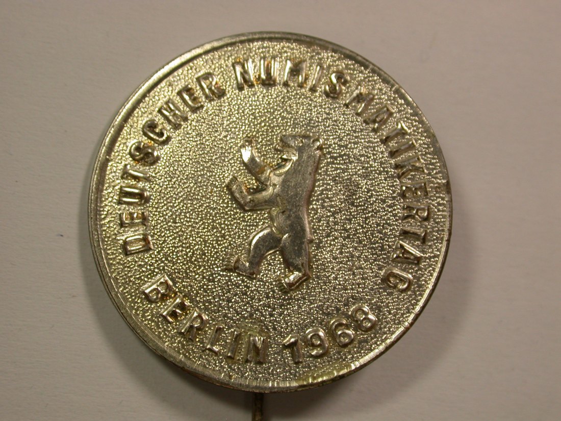  15104 Deutscher Numismatikertag 1968 in Berlin, Anstecknadel  Orginalbilder   