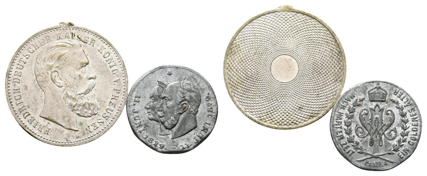  Preussen 2 Stück Medaillen; versilbert/Zinn, 1x gebrochene Öse; 5,07/7,41 g, Ø 28/20 mm   