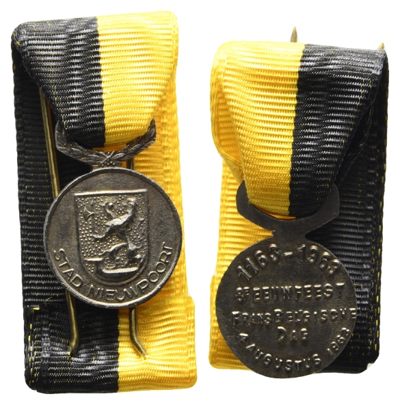  Belgien, Stad Nieupoort, kl. Medaille 1963, am Band, tragbar, Messing, 2,99 g, Ø 14,2 mm   