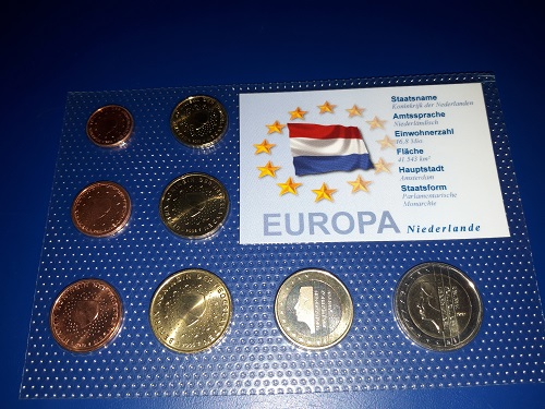 Niederlande - KMS 1 ct - 2 Euro aus 2001-2012 acht Münzen unzirkuiert in Noppenfolie   