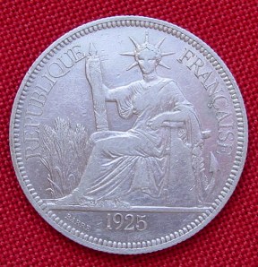  Frankreich-Indochina : 1 Piaster 1925. Große Silbermünze. KM 5a.1./ !Siehe bitte Versandbedingungen   