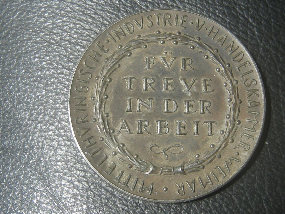  Karl Goetz-Medaille; Weimar, FÜR TREUE IN DER ARBEIT; 30,75 Gramm, 45 mm; Zinnmedaille   