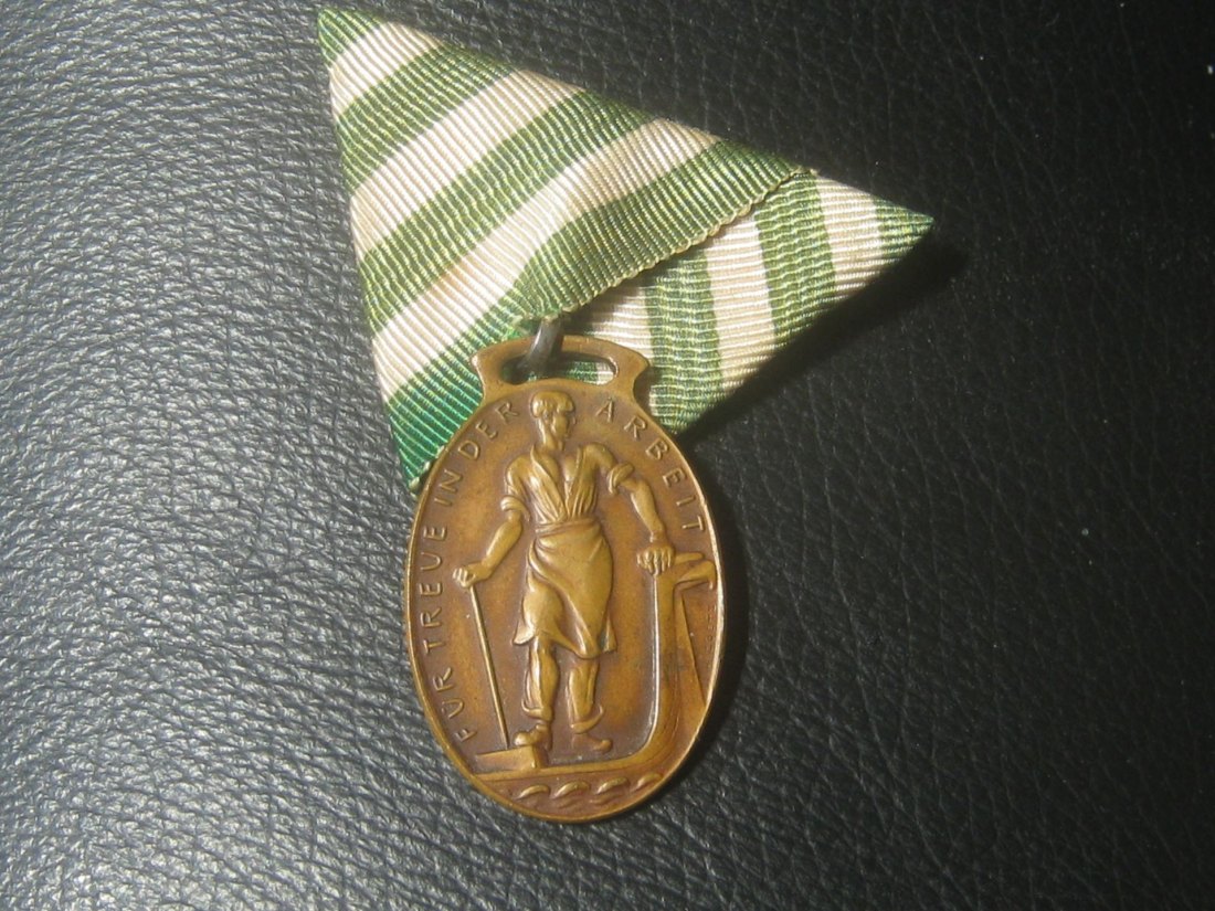  Karl Goetz;Ovale Bronzemedaille an Bandspange o.J. für Treue in der Arbeit, Handelskammer Dresden   