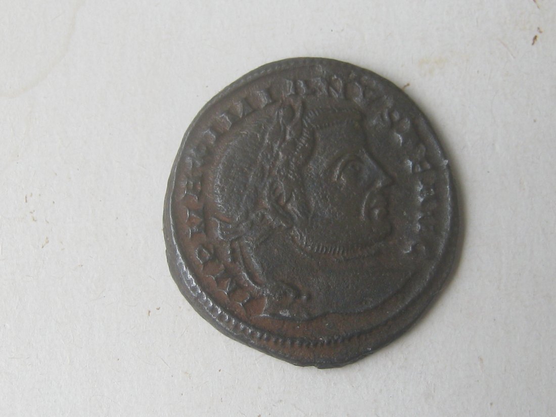  Römisches Reich; Follis - Maximianus GENIO AVGVSTI ; ◡ | B ; Siscia; 310-311 n. Chr.; vz   