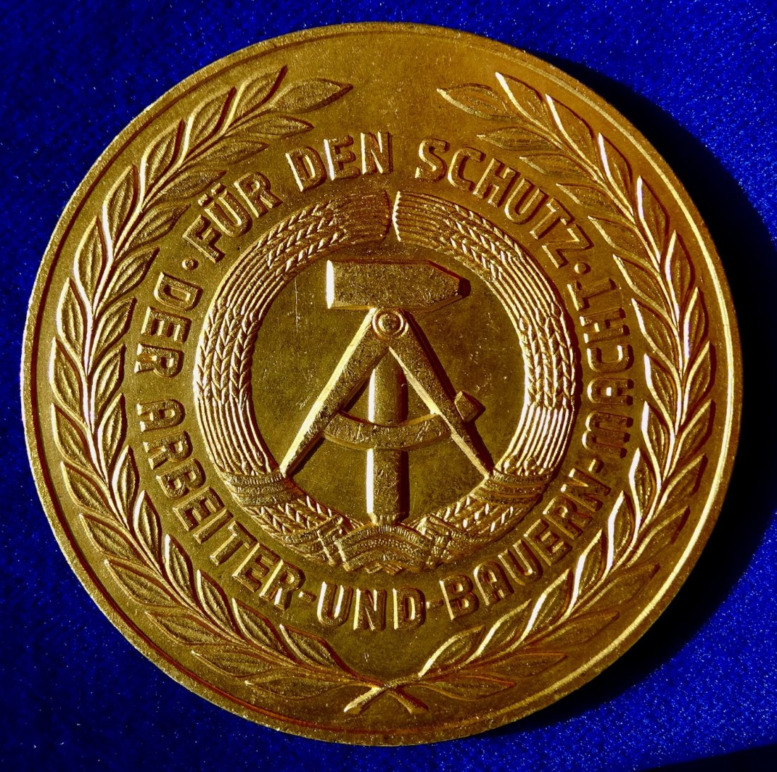 Berlin 1961 vergoldete Prämienmedaille zum Bau der Mauer   