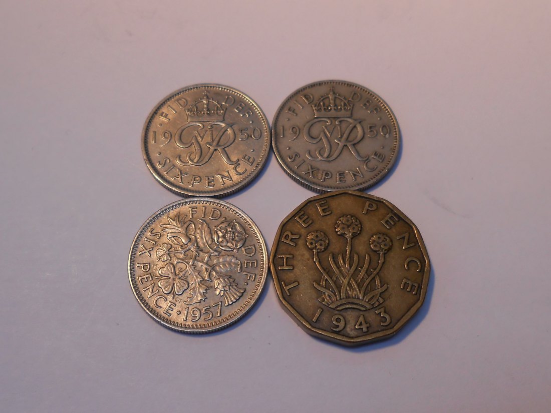  L3 Großbritannien 4er Lot < 3 Pence 1943 / 6 Pence 1950 + 1950 + 1957   