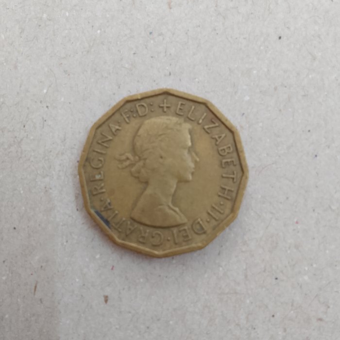  European  coin Elizabeth 1962  3 pence circulated   