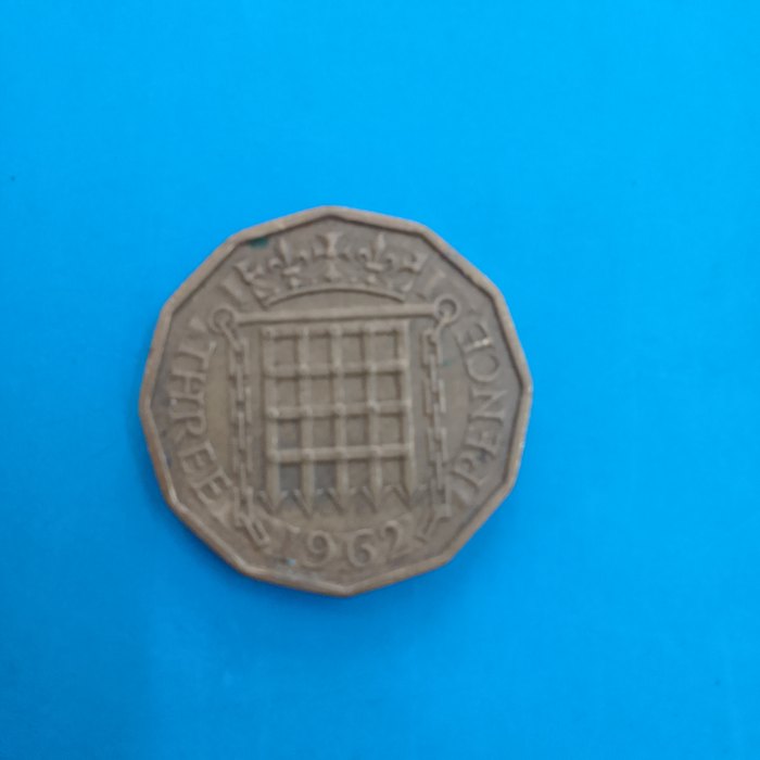  European  coin Elizabeth 1962  3 pence circulated   