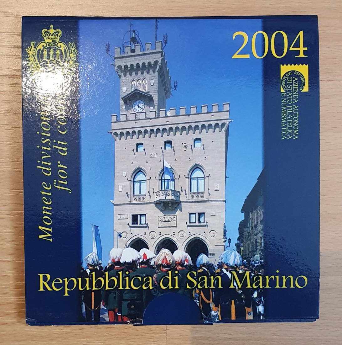  San Marino 2004, originaler KMS, inkl. 5 € Silbermünze, 1 Cent - 5 €, 8,88 Euro in OVP, 9 Münzen!!   