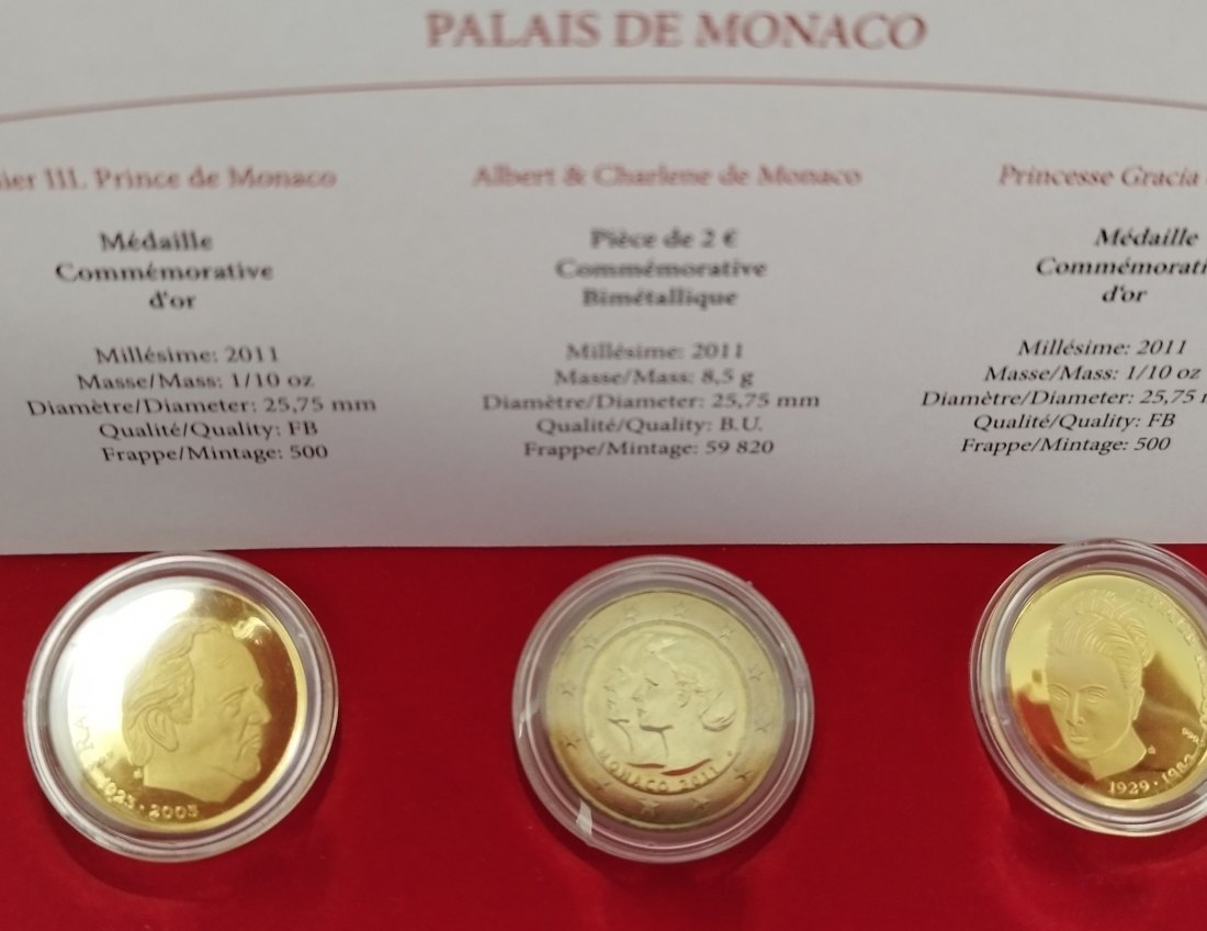 PEUS Monaco Ins. 6,22 g Feingold. Rainer III., Gracia, Charlene & Albert II. 2 Euro + Medaillen GOLD Gedenkset 2011 Uncirculated (Kapsel)