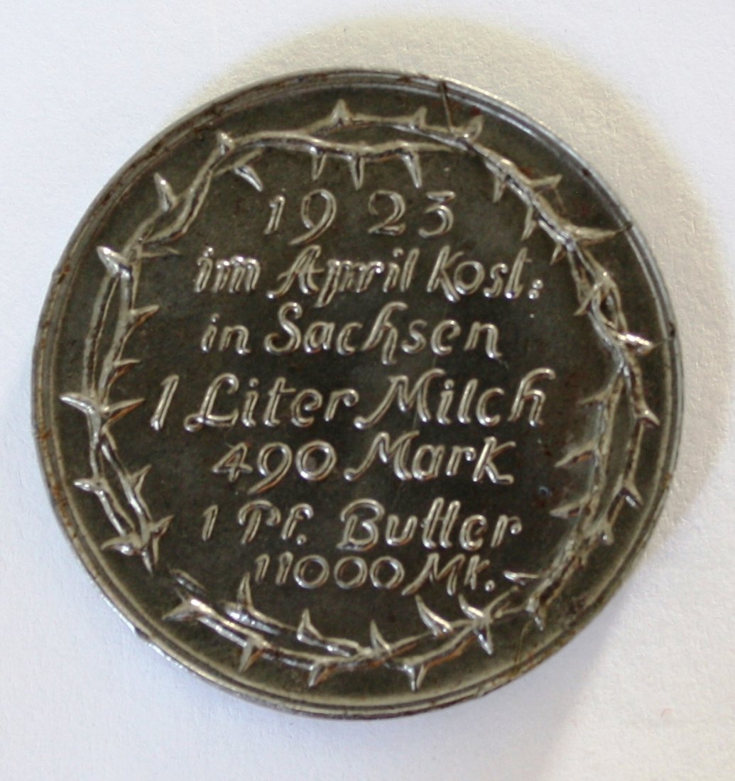  Medaille Inflation Fritz Hörnlein Dresden Kniende Frau mit Kind Eisen Preise April 1923 vz 28,5 mm   