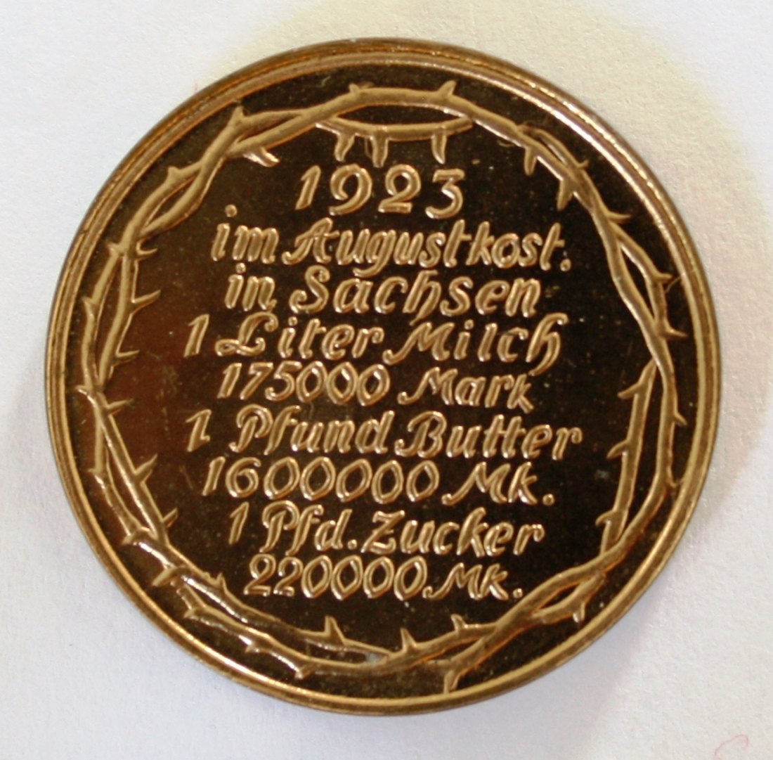  Medaille Inflation Fritz Hörnlein Dresden Kniende Frau mit Kind Preise 08/1923 Kupfer vergold. ex PP   