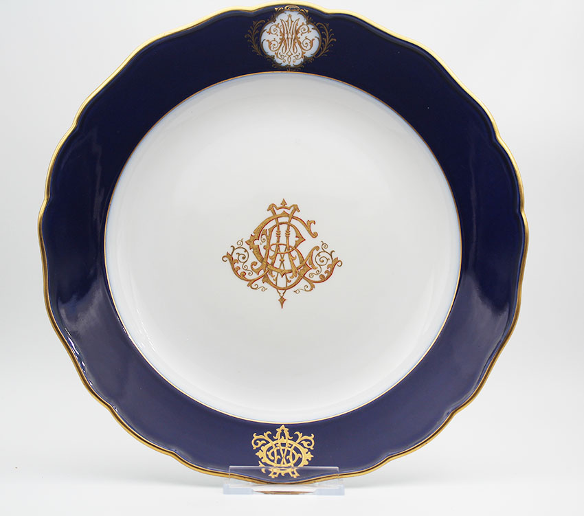  Teller, Meissen um 1870-1880, ligierte Goldmonogramme WM und CB   