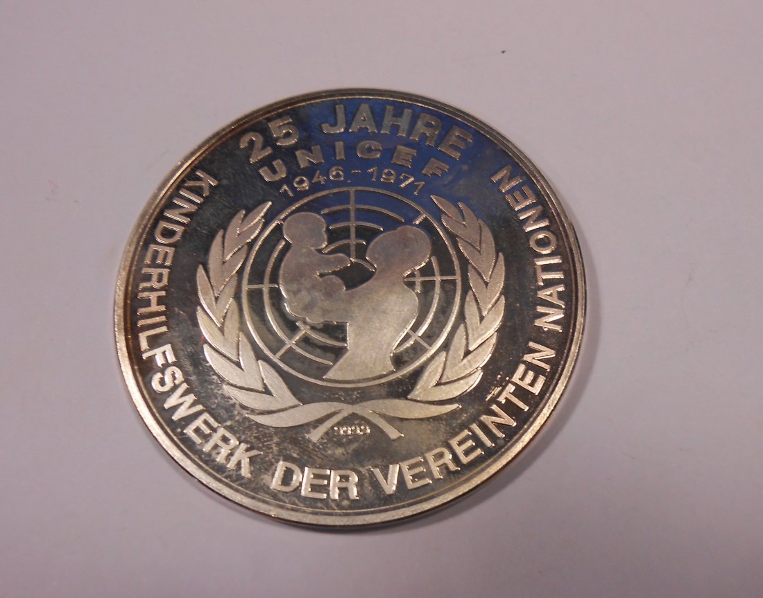  C33.°° Medaille “25 Jahre UNICEF 1946-1971 KINDERHILFSWERK DER VEREINTEN NATIONEN“   