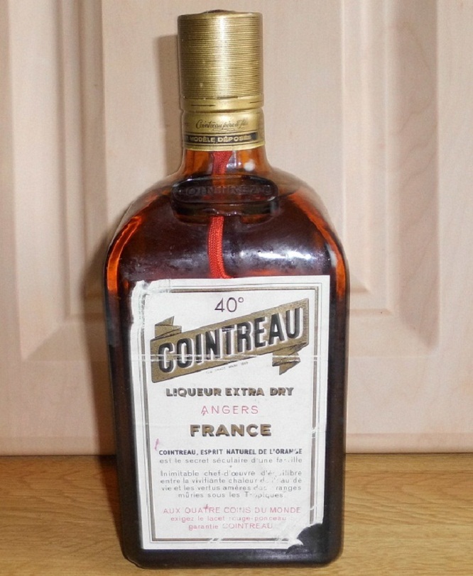  Cointreau Orangenlikör Triple Sec Frankreich 0,7l 40% Alc Antik aus 1976!   