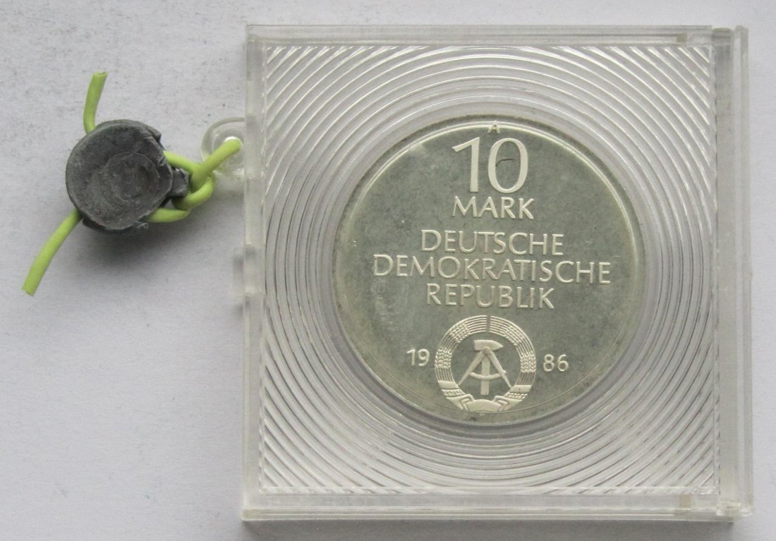  DDR: 10 Mark Charité 1986, Polierte Platte   