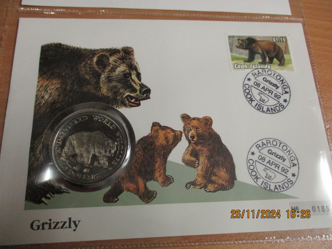  5 Dollars Cook Islands 1990 Numisbrief Grizzlys Gefährdete Tierwelt mit Briefmarken   