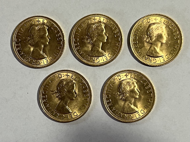  Gold 5 x Sovereign Grossbritannien, Elisabeth II. Feingewicht: 36,61g Gold   