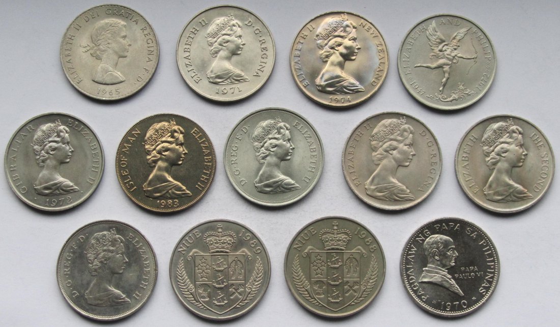  Lot aus 13 verschiedenen Crowns in Kupfer-Nickel   