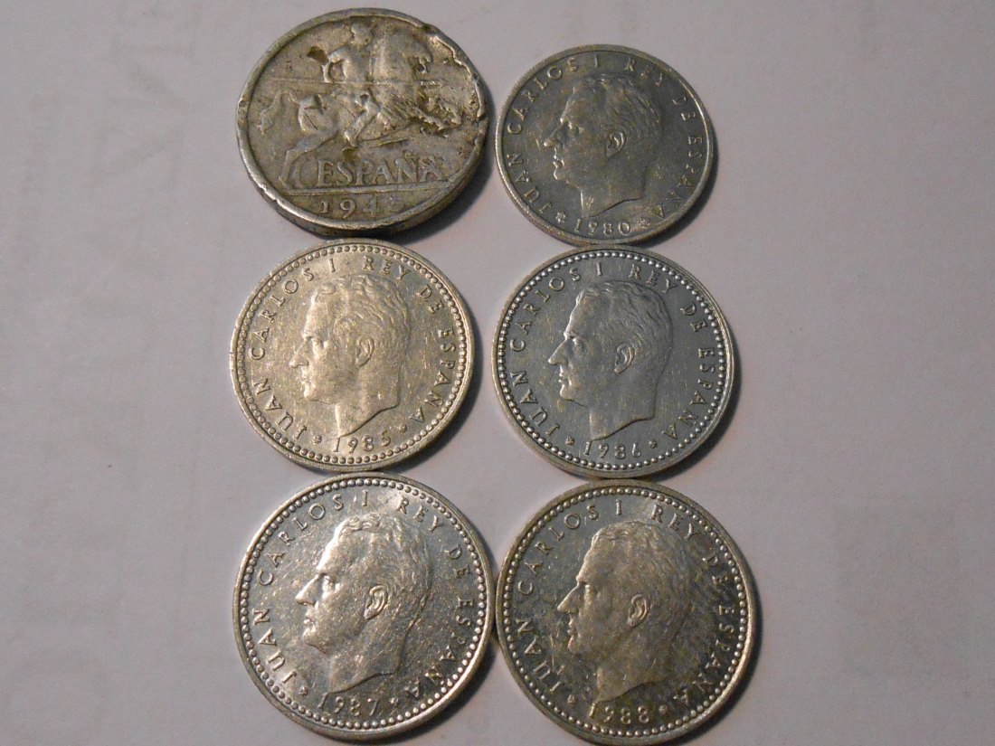  M.180. Spanien 6er Lot, 10 Centimos 1945, 1 Peseta 1945 mit 82 im Stern, 1 Pesata 1985 1986 1987 198   