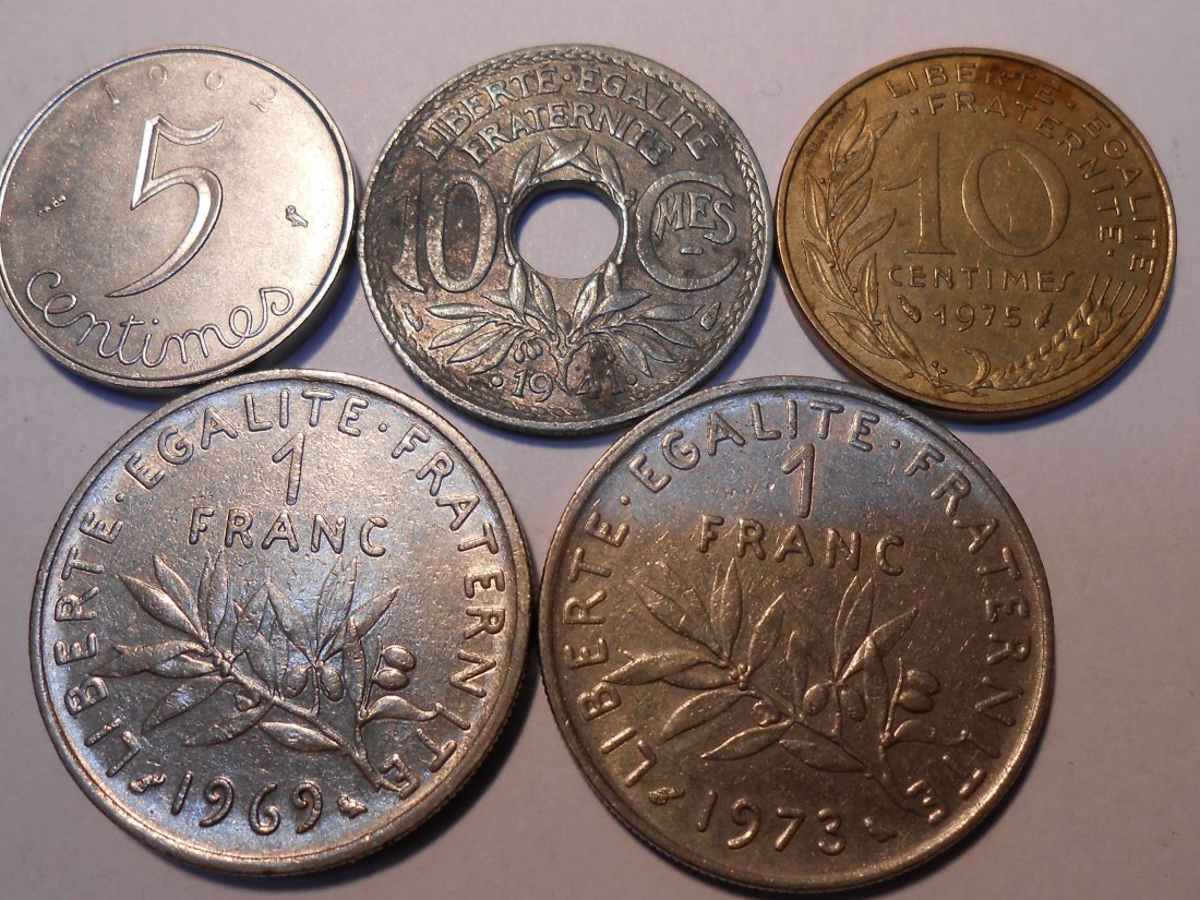  M.150. Frankreich 5er Lot, 5 Cent.1962, 10 Cent.1941, 10 Cent.1975, 1 Franc 1969+1973   