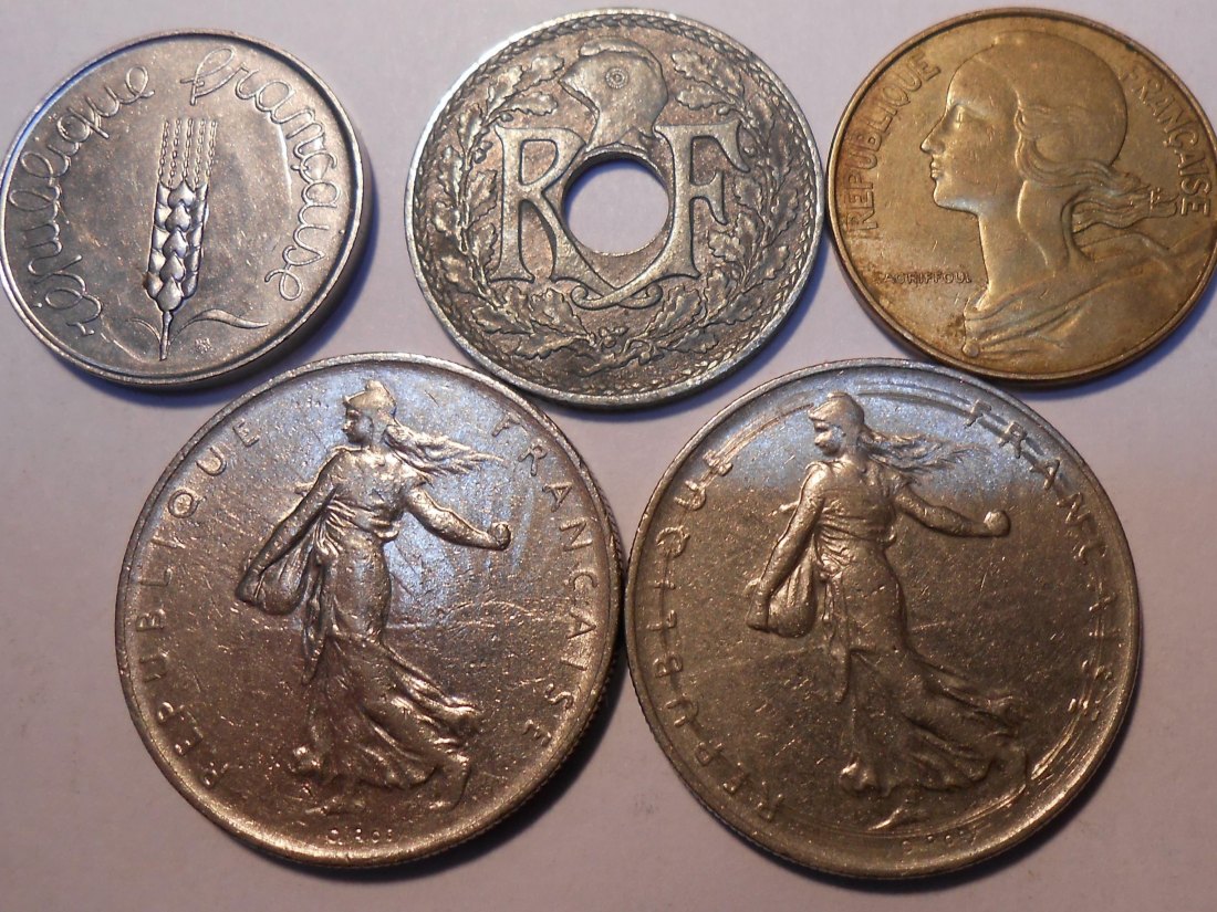  M.150. Frankreich 5er Lot, 5 Cent.1962, 10 Cent.1941, 10 Cent.1975, 1 Franc 1969+1973   