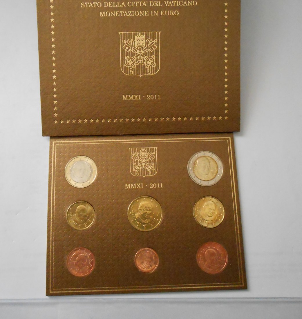  10.Vatikan - Euro Kursmünzensatz 2011 stgl.im Folder   