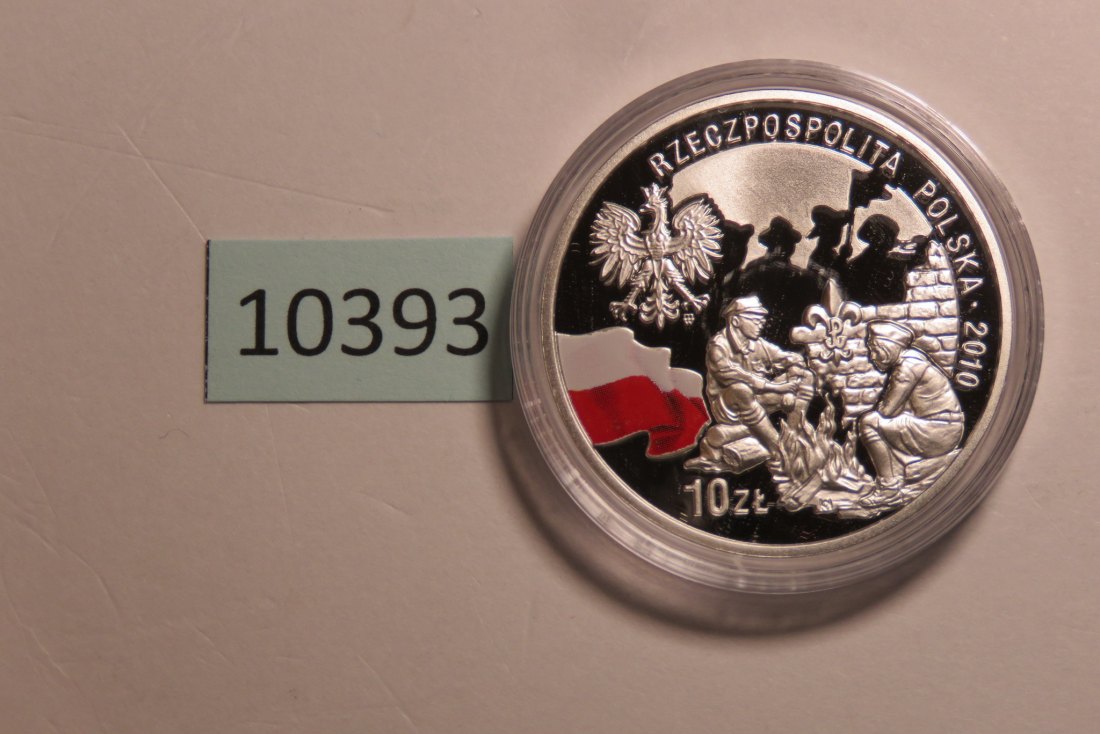  10393 Polen 2010 - 10 zt - 100 Jahre poln. Pfadfinder - rote Fahne   