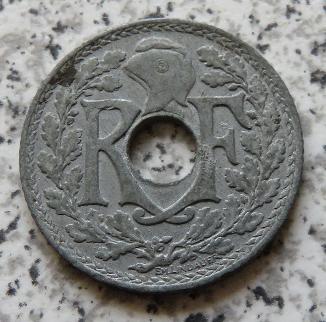  Frankreich 10 Centimes 1941, ohne Strich unter Cmes, KM 895, besser   