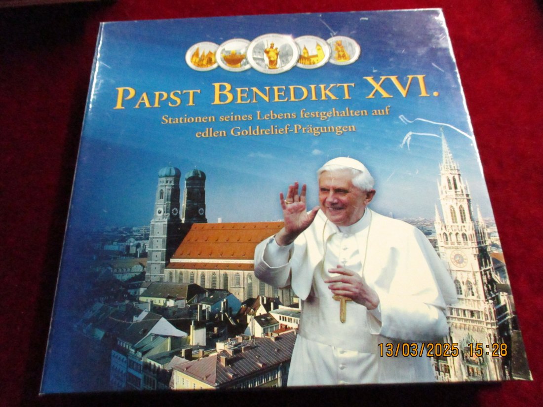  5 Medaillen Papst Benedikt XVI. Metall: Kupfer-Nickel   