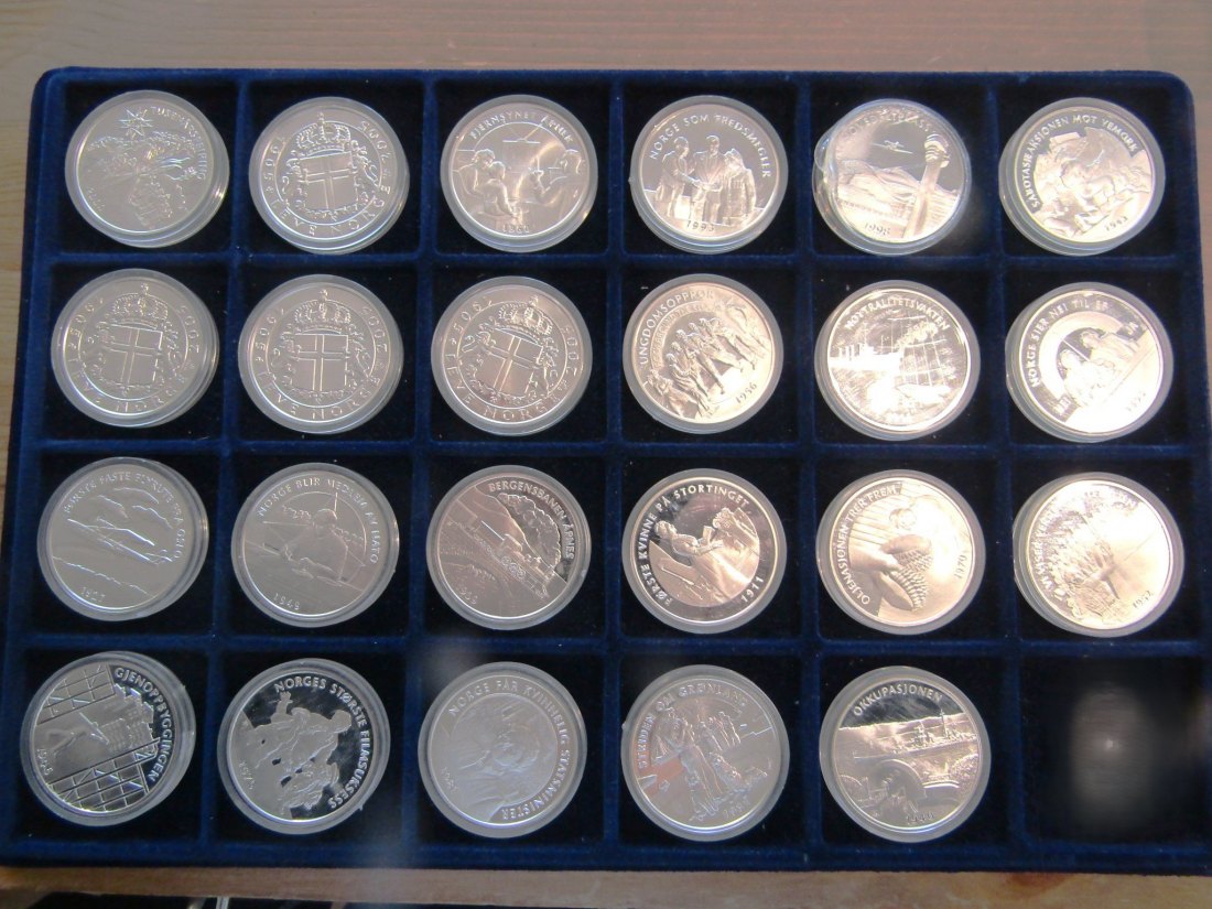  Norwegen: 23 Silbermedaillen mit insgesamt 715,30 gr. Feinsilber, gestempelt von der Münze Norwegens   