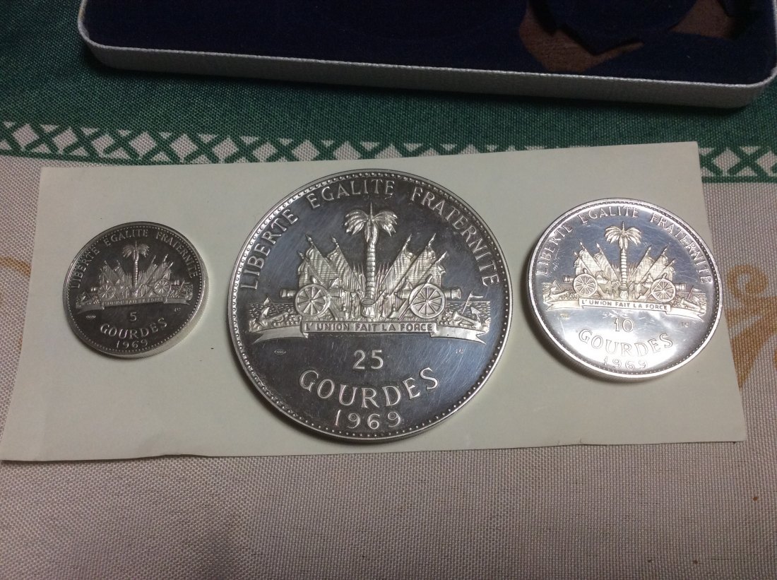 Haiti 999er Silber Proof Set 1969 zusammen 187,8g Silber ex.PP, selten, mit Etui